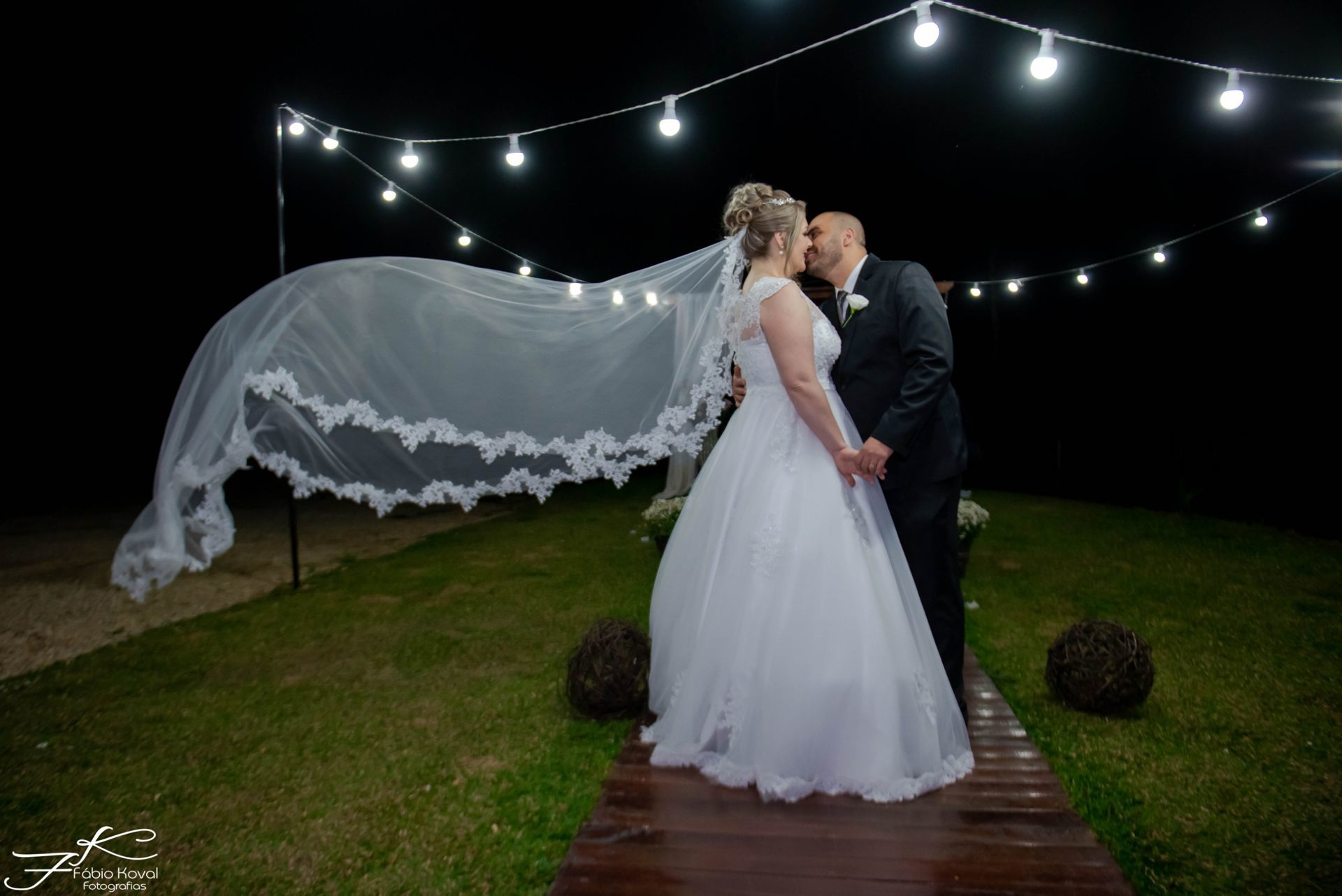 Foto 05 dicas infalíveis para economizar no seu casamento em Curitiba Foto 05 dicas infalíveis para economizar no seu casamento em Curitiba - Imagem 4