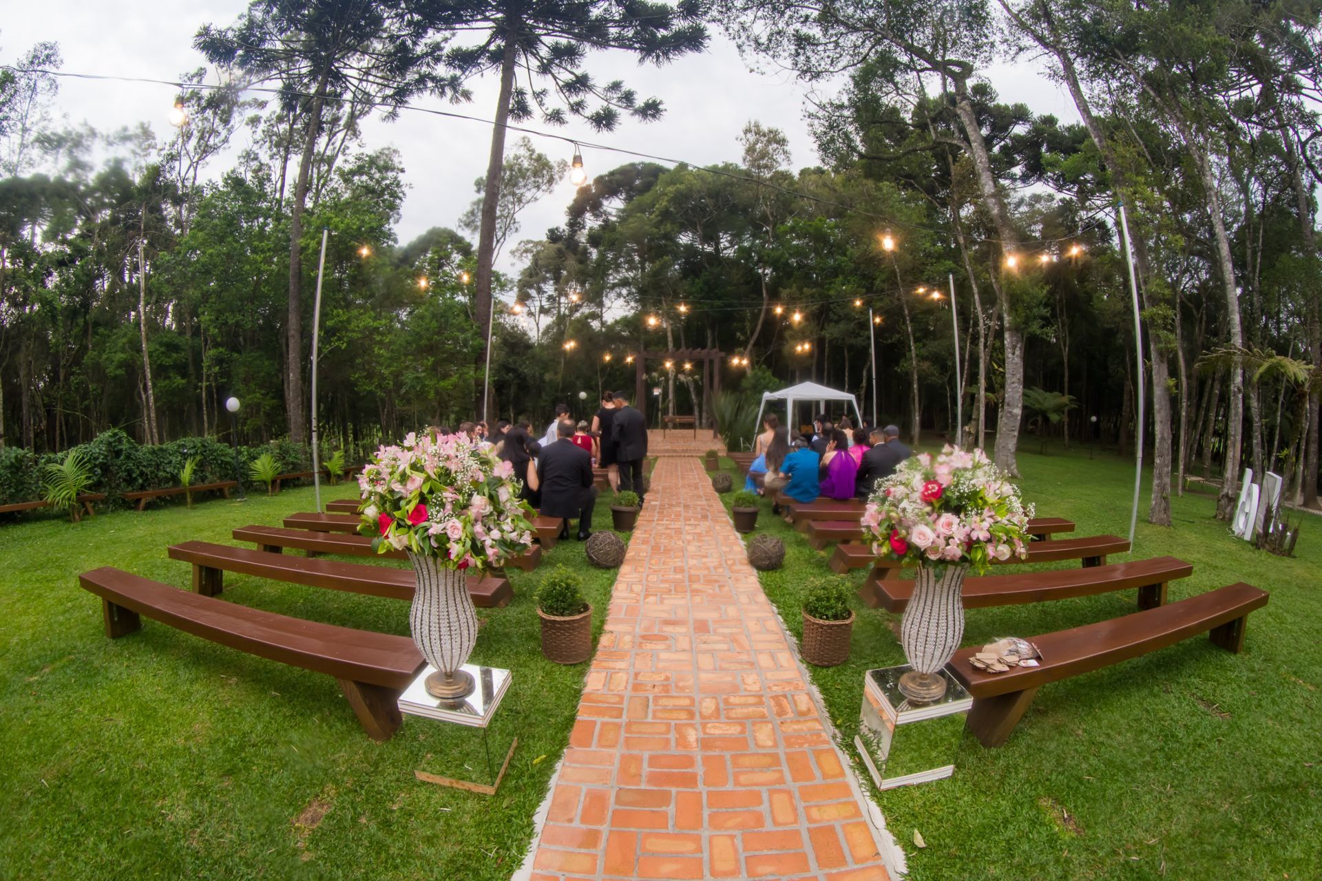 Foto Casamento ao ar livre em Curitiba Foto Casamento ao ar livre em Curitiba - Imagem 2